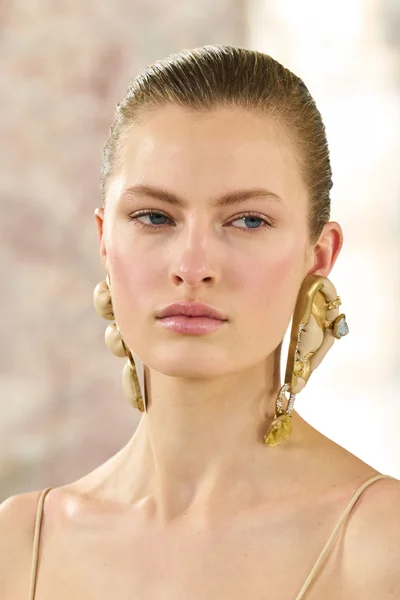 Look 13